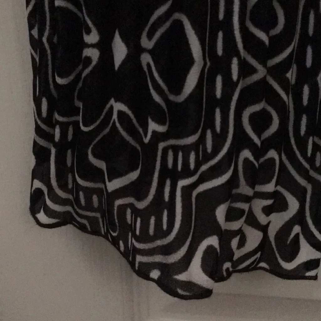 FINAL MARKDOWN Ladies Investments Petites Crinkle Blouse w/Beaded Neckline (PXL) - Image 5