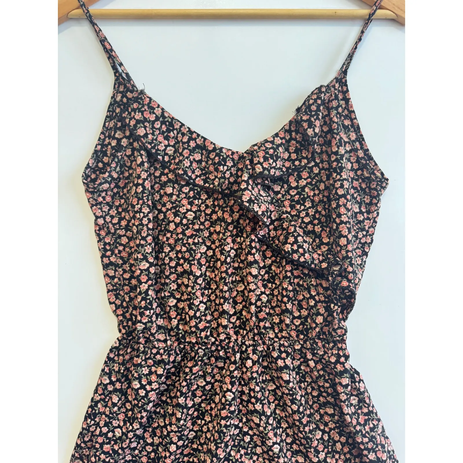 TOBI Floral Print Romper Black Pink Sleeveless Ruffle V Neck Small‎ - Image 5