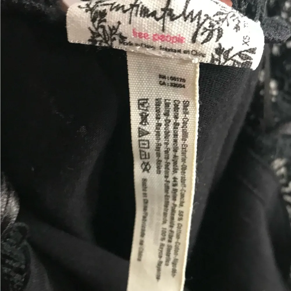 Free People black lace mini XS - Image 4