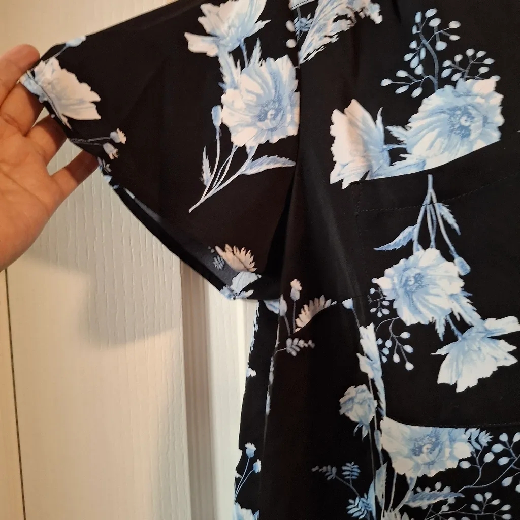 Torrid NWOT Sz  0 Floral Black and White Women's Top - Image 10