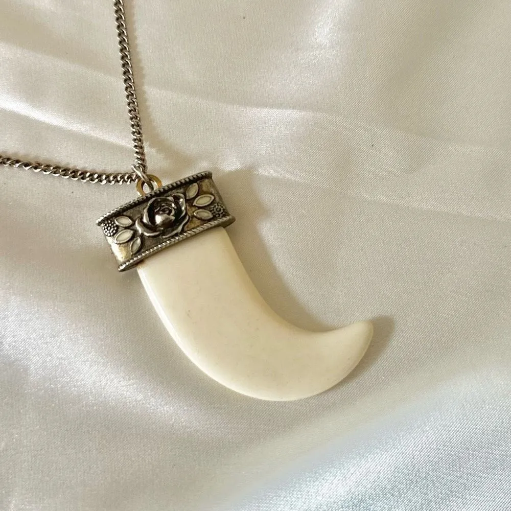 Vintage horn tooth necklace Silver - Image 4