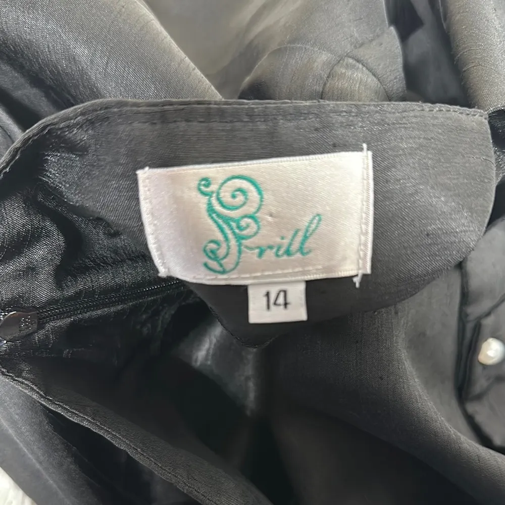 Black Sheath Mini Dress with Scoop Neck and Cutout Back Size 14 - Image 2