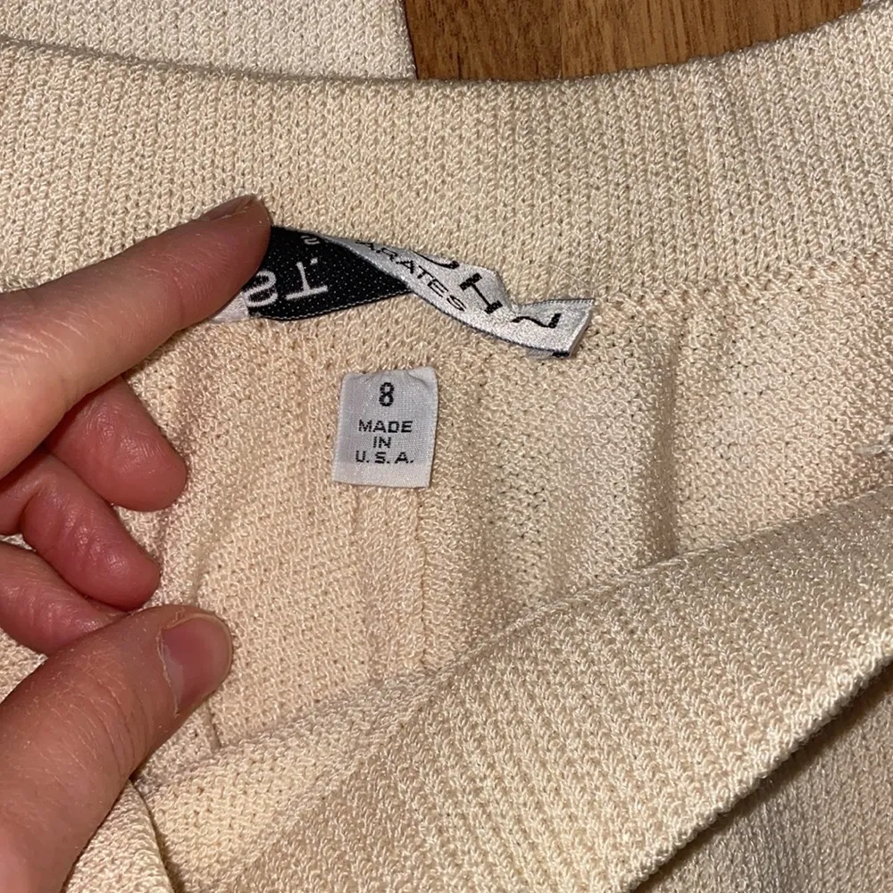 St. John Knitwear Pleated Santana Knit Pants Cream EUC Sz 8 Stretchy Classic - Image 9