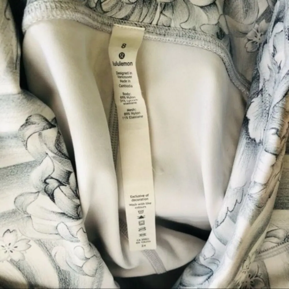 Lululemon Train Times 7/8 Pants White Flower Leggings Womens Size 8 - Image 12