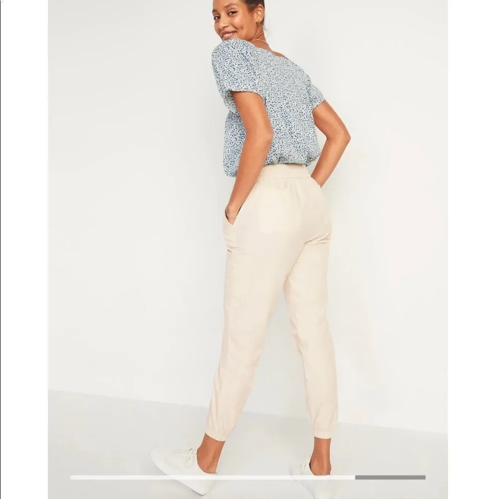 Old Navy Women’s High Waisted Poplin Tapered Jogger Cargo Pants - Image 3