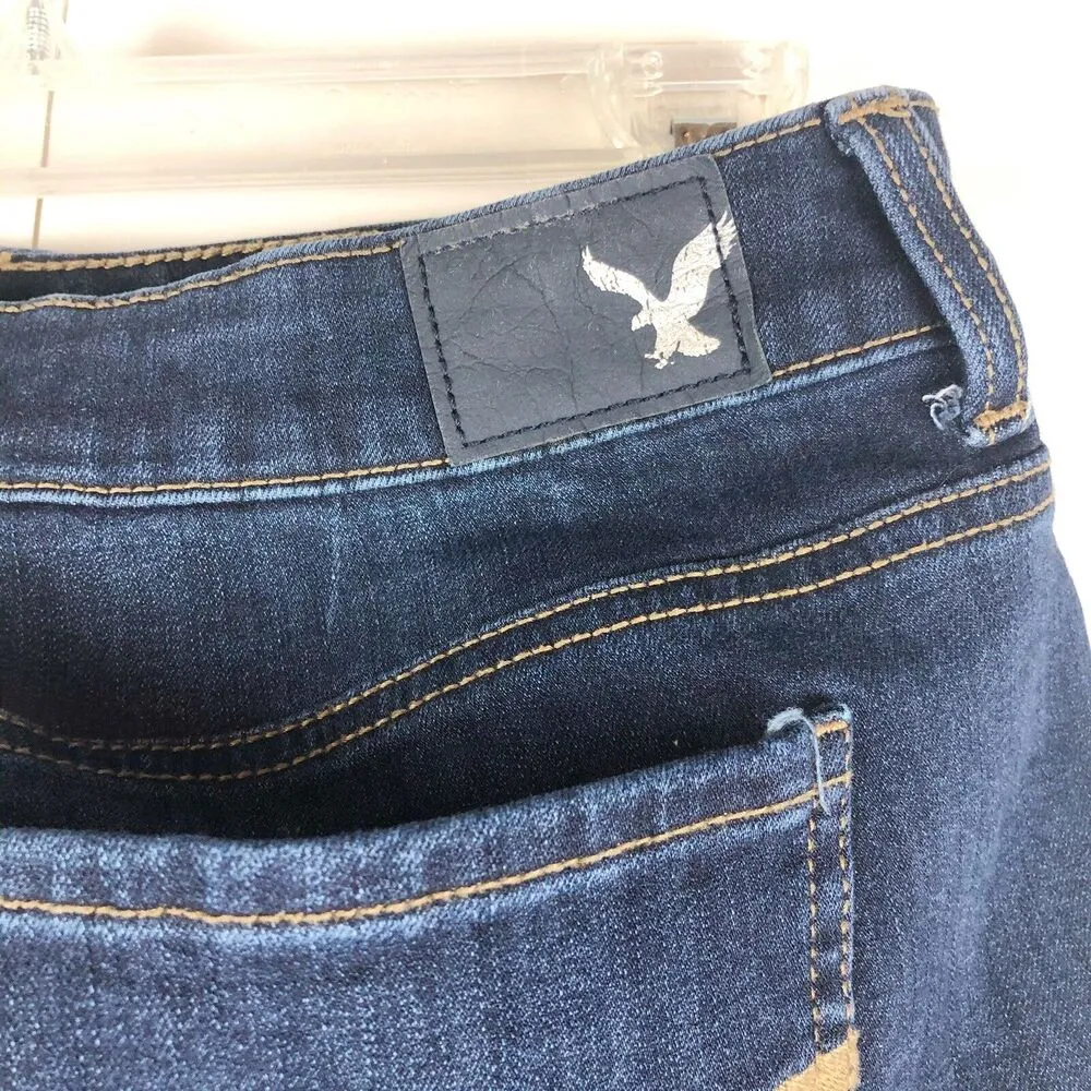 AMERICAN EAGLE Midi Medium Wash Denim Jean Shorts Size 6 - Image 6