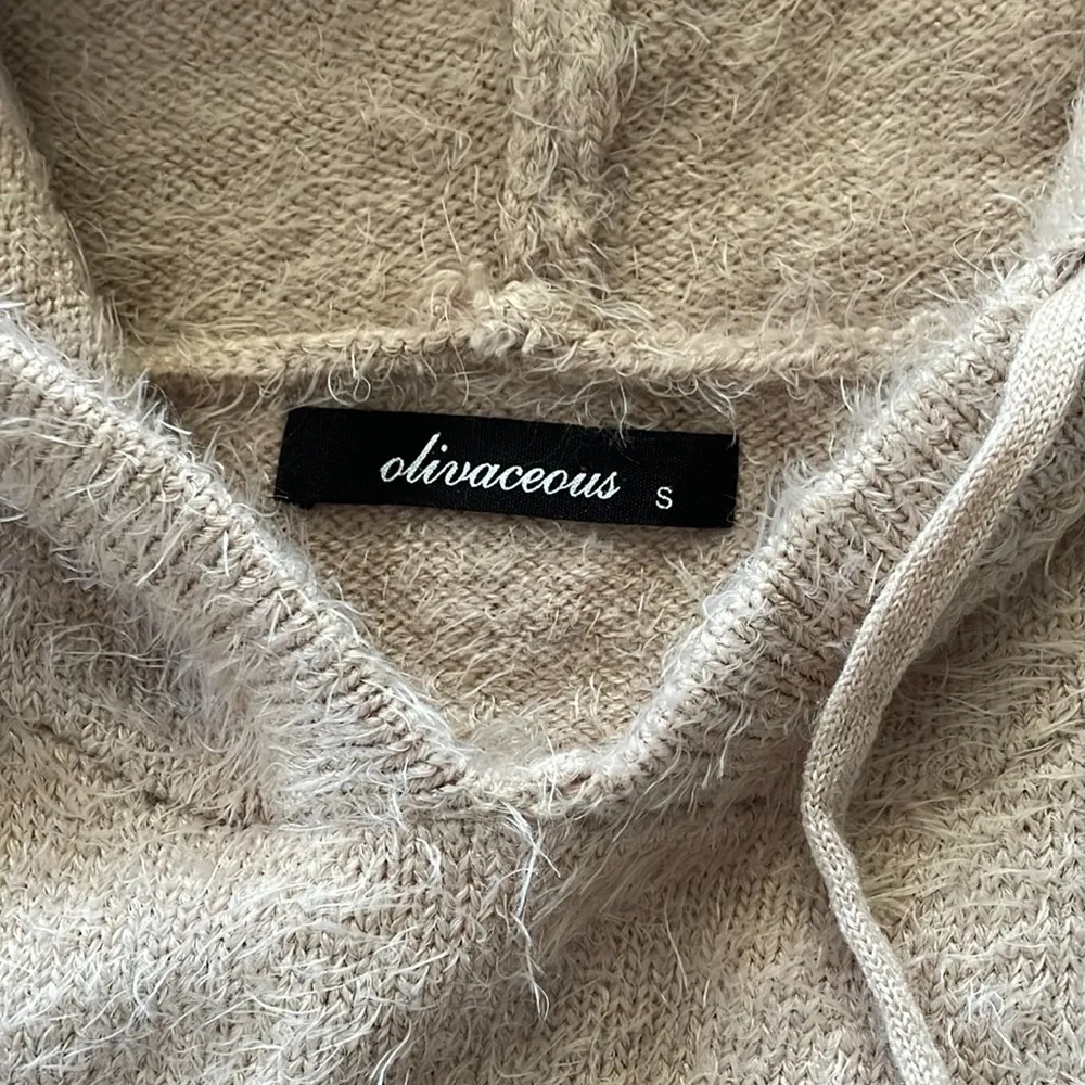 Cropped Knit Cream Hoodie - Image 2