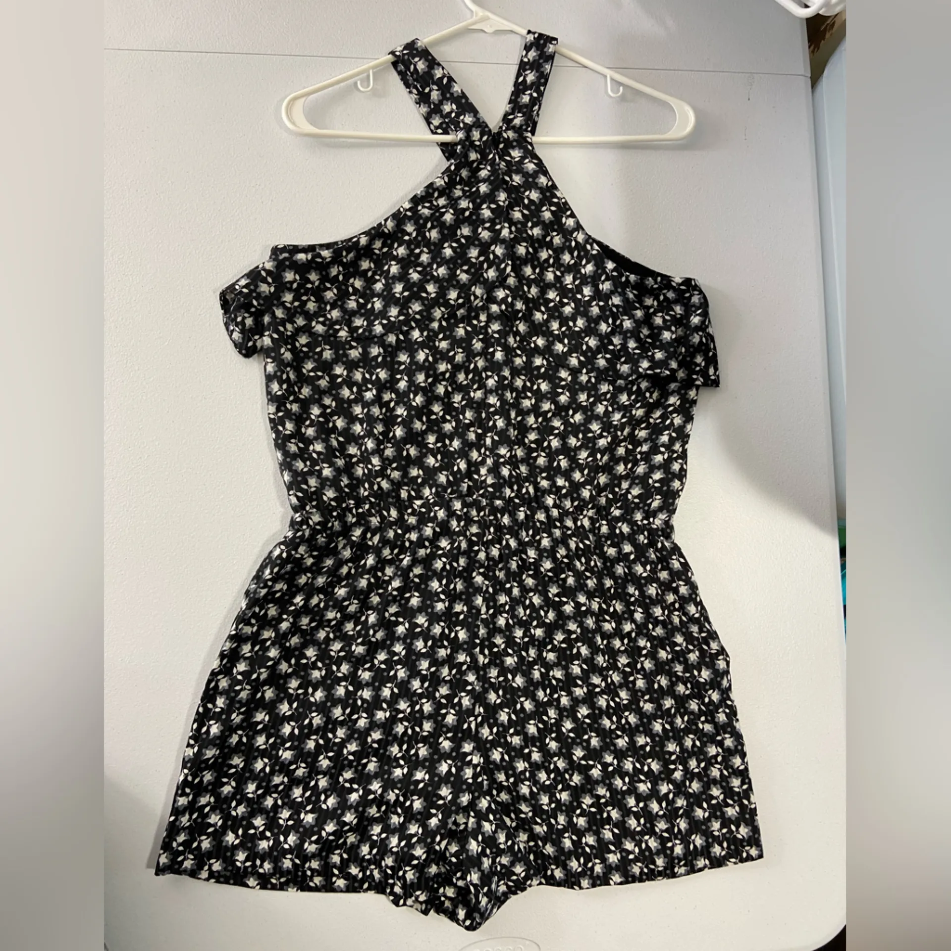NWOT Ann‎ Taylor LOFT women’s black white floral halter tie ruffle romper summer - Image 5