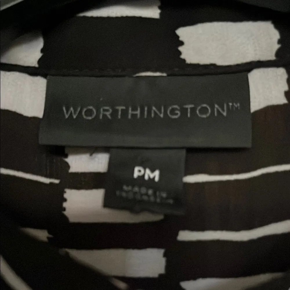 Worthington PM Black and White Geometric Blouse hidden front silver buttons - Image 2