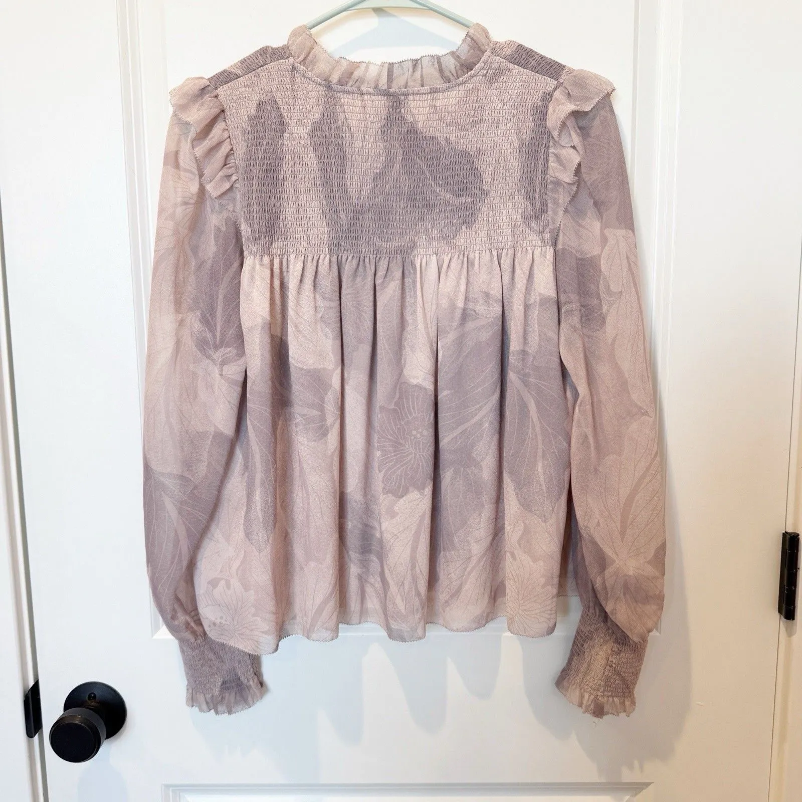 Aritzia Womens Smocked Peasant Floral Top Size X-Small Lightweight Flowy Purple - Image 4