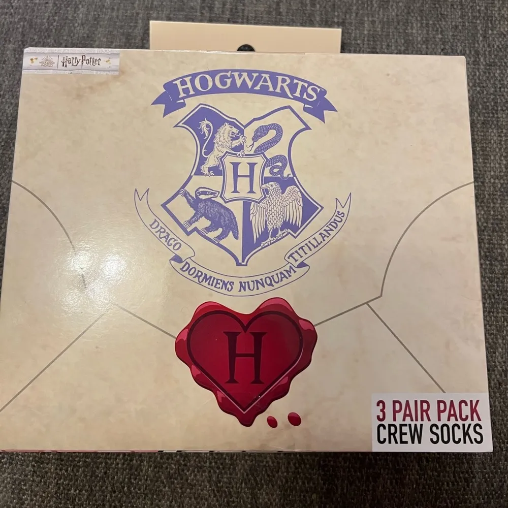 Harry Potter Greeting Box of Sox Valentines Women’s Crew Socks - 3 pcs - Image 2