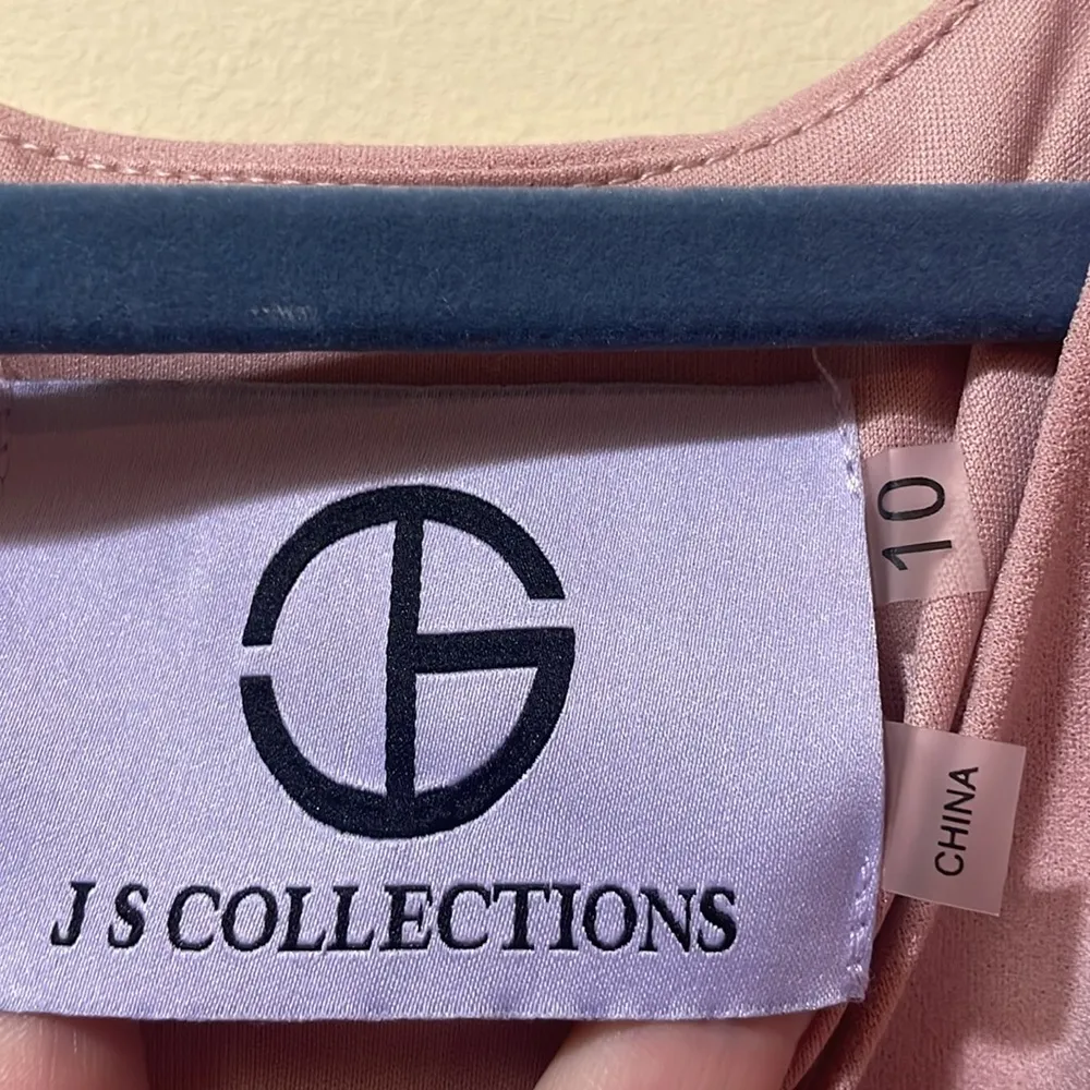 Women’s JS Collections Beaded Sleeve V-Neck Stretch Crepe Gown - Image 9