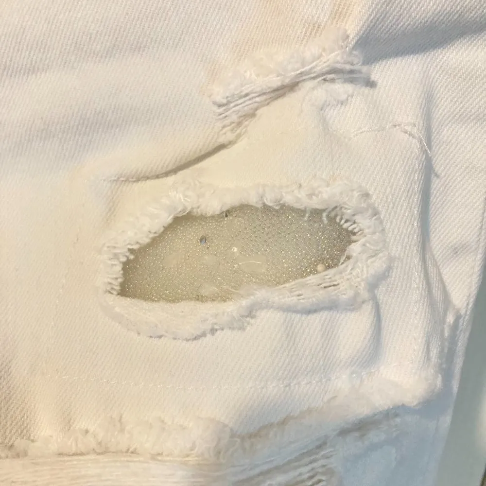 "Le Blue" by Jijil women's size 27 distressed embellish button fly AMBRA jeans White - Image 3