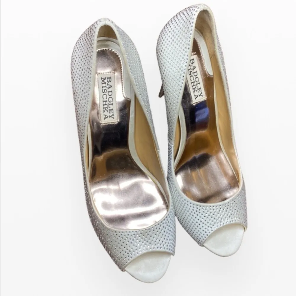 Badgley Mischka Polite Peep
Toe Studded Platform Dress Pumps -
vory 8 - Image 7