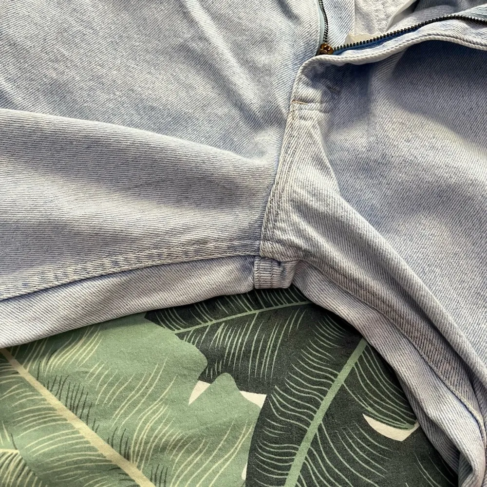 Vintage  Lightwash Straight Leg Jeans - Image 8