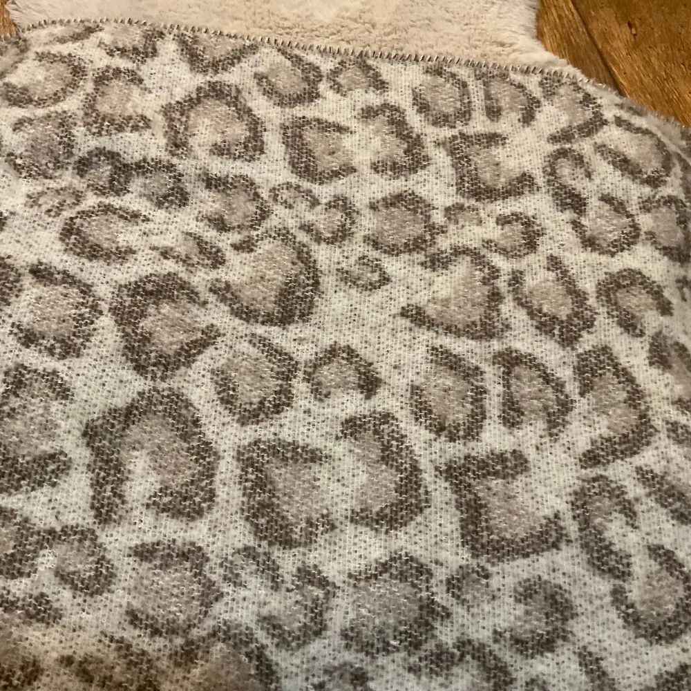 New Directions Scarf Leopard Blanket Boucle Soft Warm Cozy 21x72" Brown - Image 9