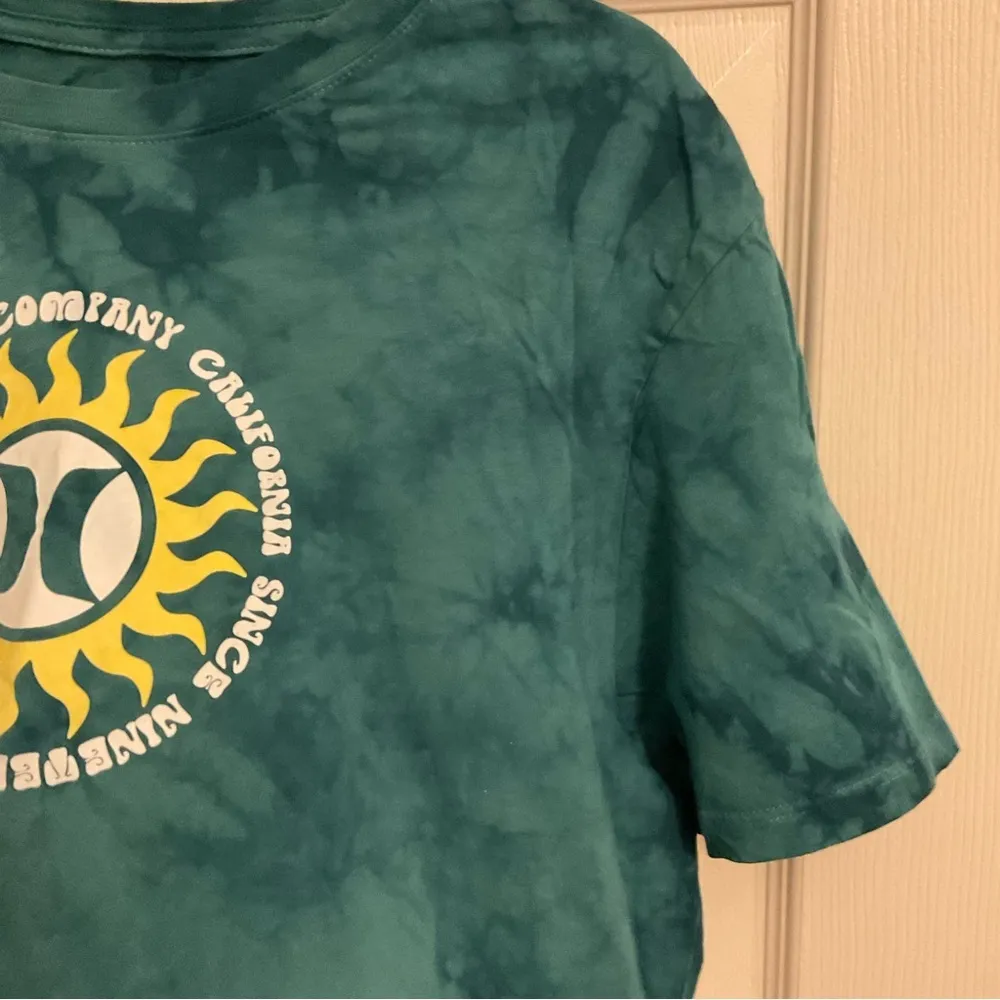 Hurley green t-shirt size large crop - Image 4
