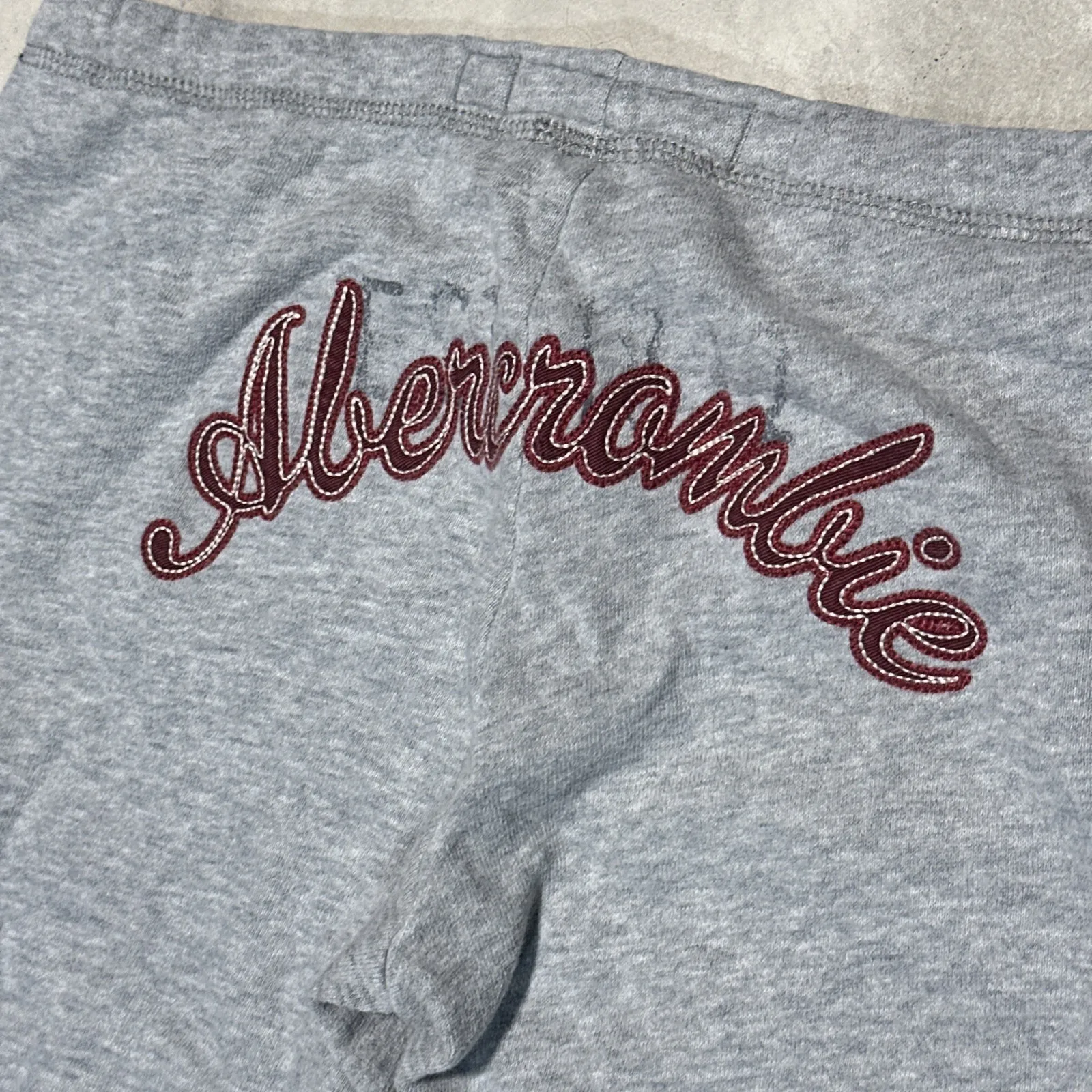 VTG Abercrombie Y2K Spell Out Sweat Pants Capri Womens SZ L Logo 2000s Grey - Image 3