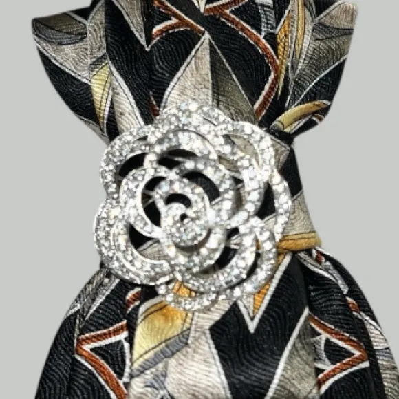 “Dainty Dapper”Chic Black and Gold Geometric necktie Necklace - Image 2