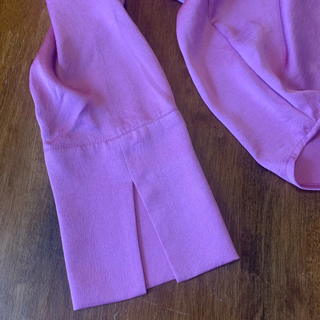 Jones New York NWT Blouse 1X Pink Lotus V-neck Shiny Top Slit sleeve detail - Image 7