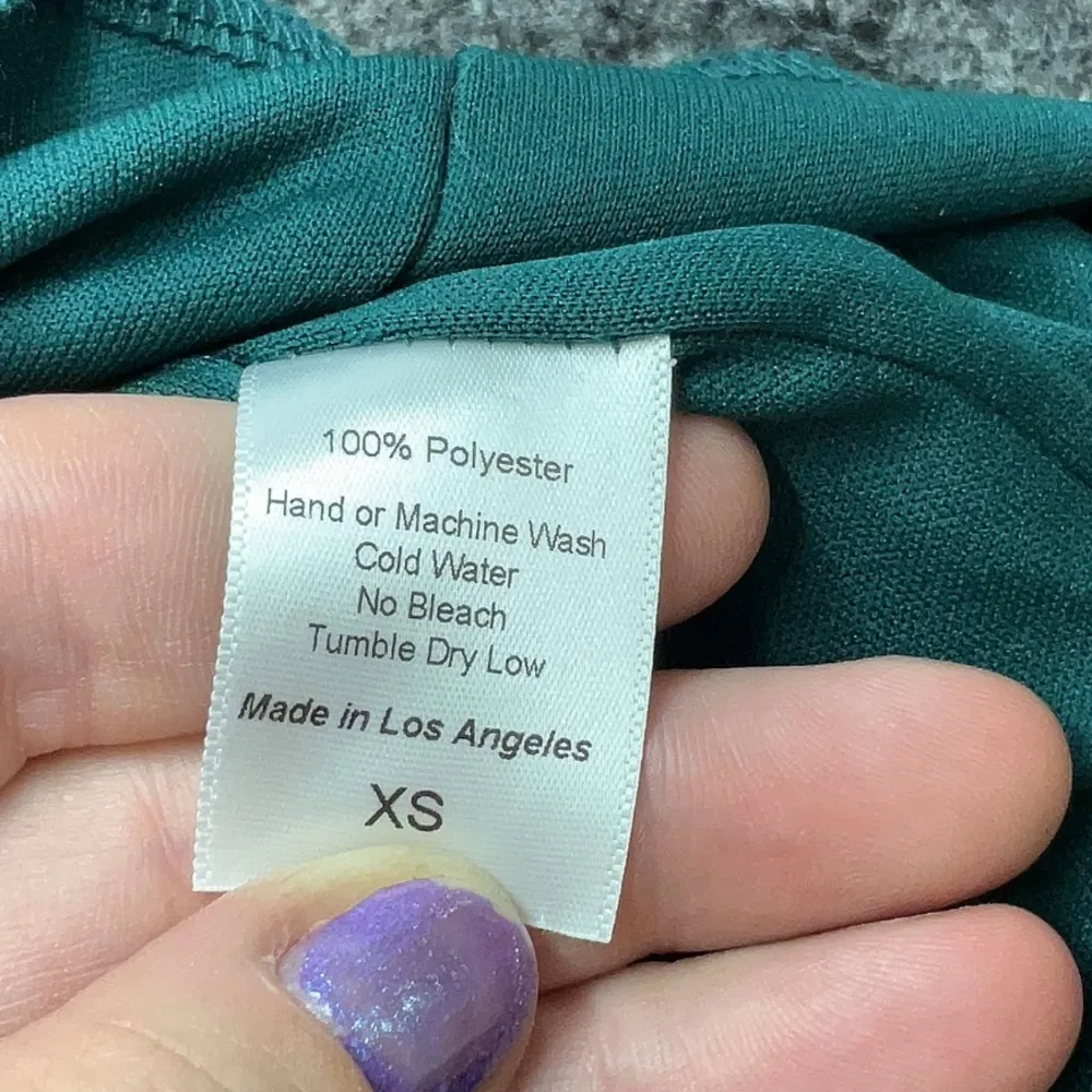 Lucy In The Sky Shimmer One Shoulder Ruffle Dress in Green. Size XS - Image 7