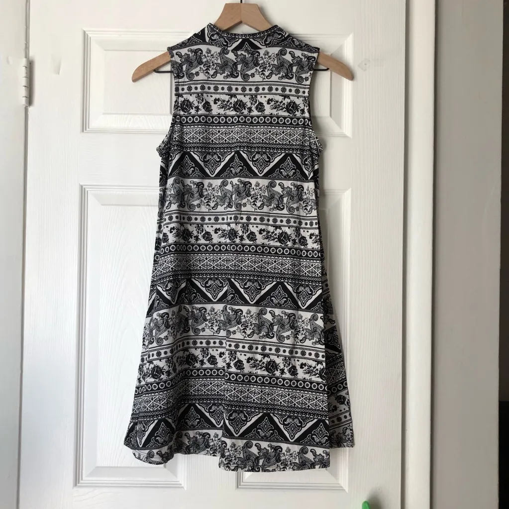 Pink Rose Black and White Sleeveless dress floral - Image 8