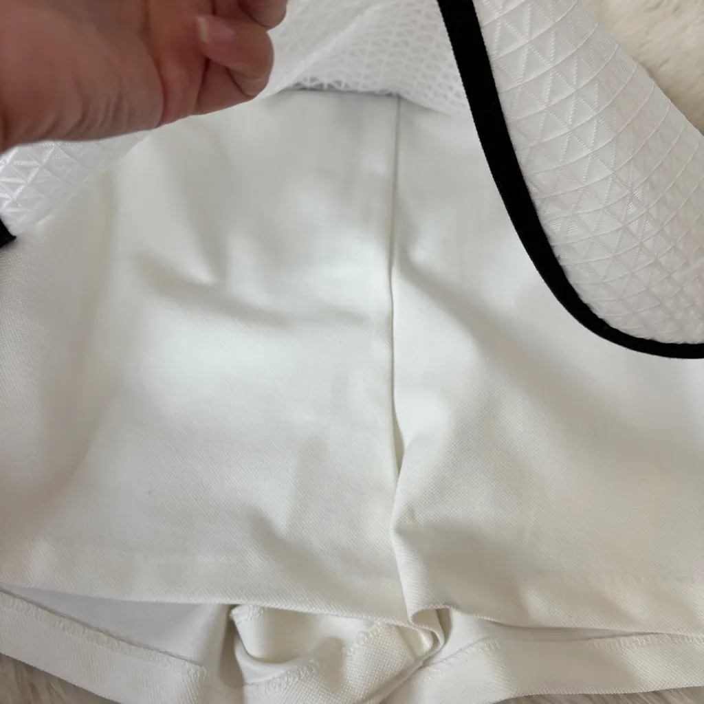 BCBGeneration White & Black Geometric Skort - Image 7