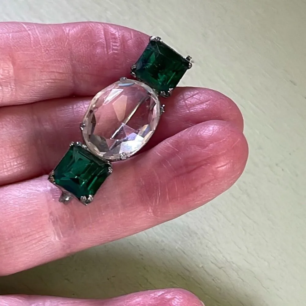 Vintage cut glass C clasp brooch. Green & clear prong set - Image 2