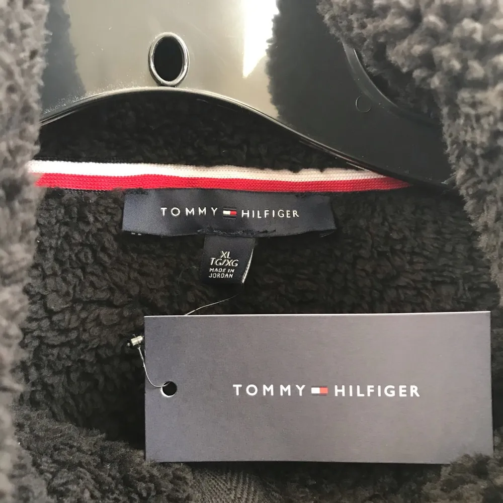 Tommy Hilfiger Black Puffy Vest NWT - Image 5