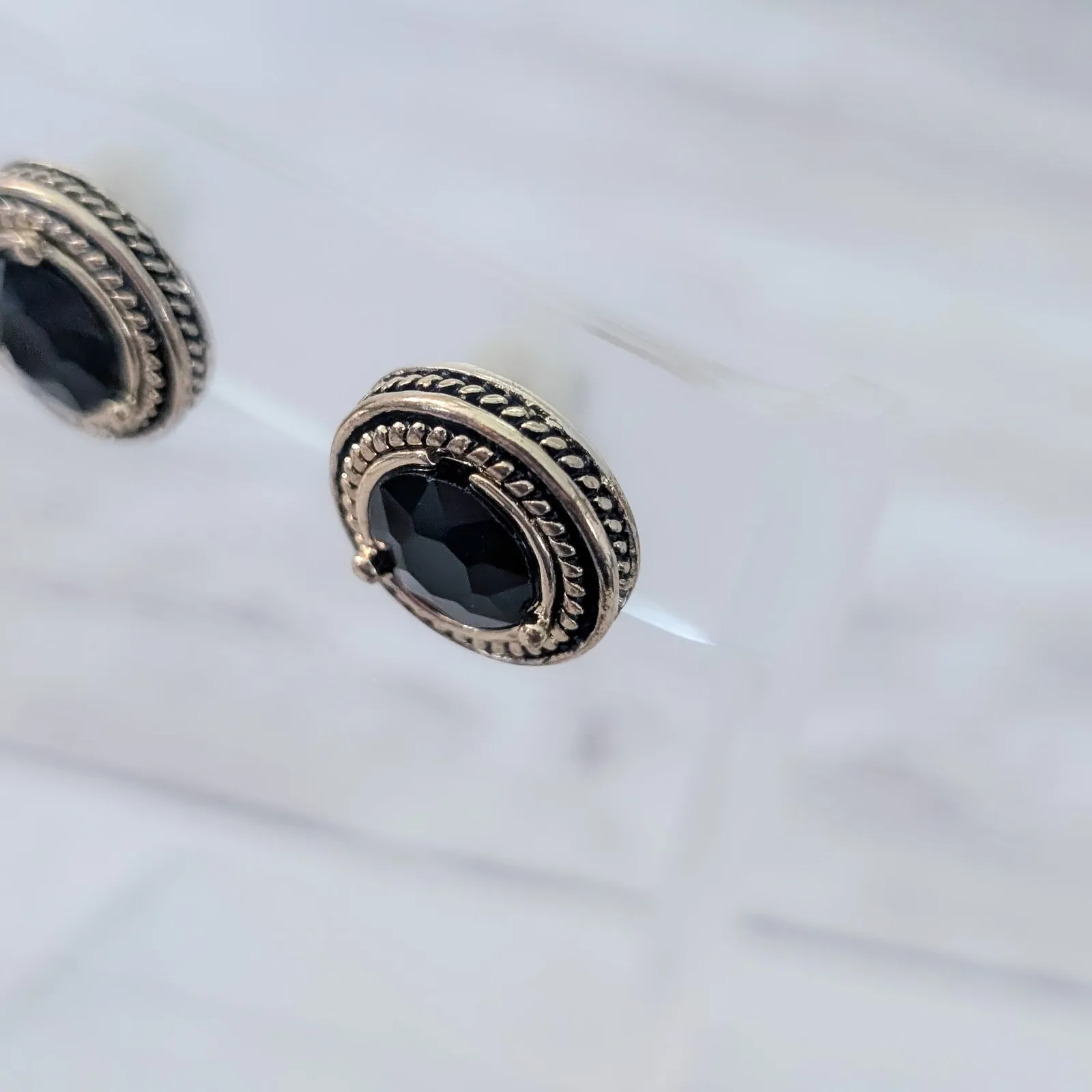 Vintage Clip On Earrings Black Faceted Gem Gold Tone Halo - Image 5