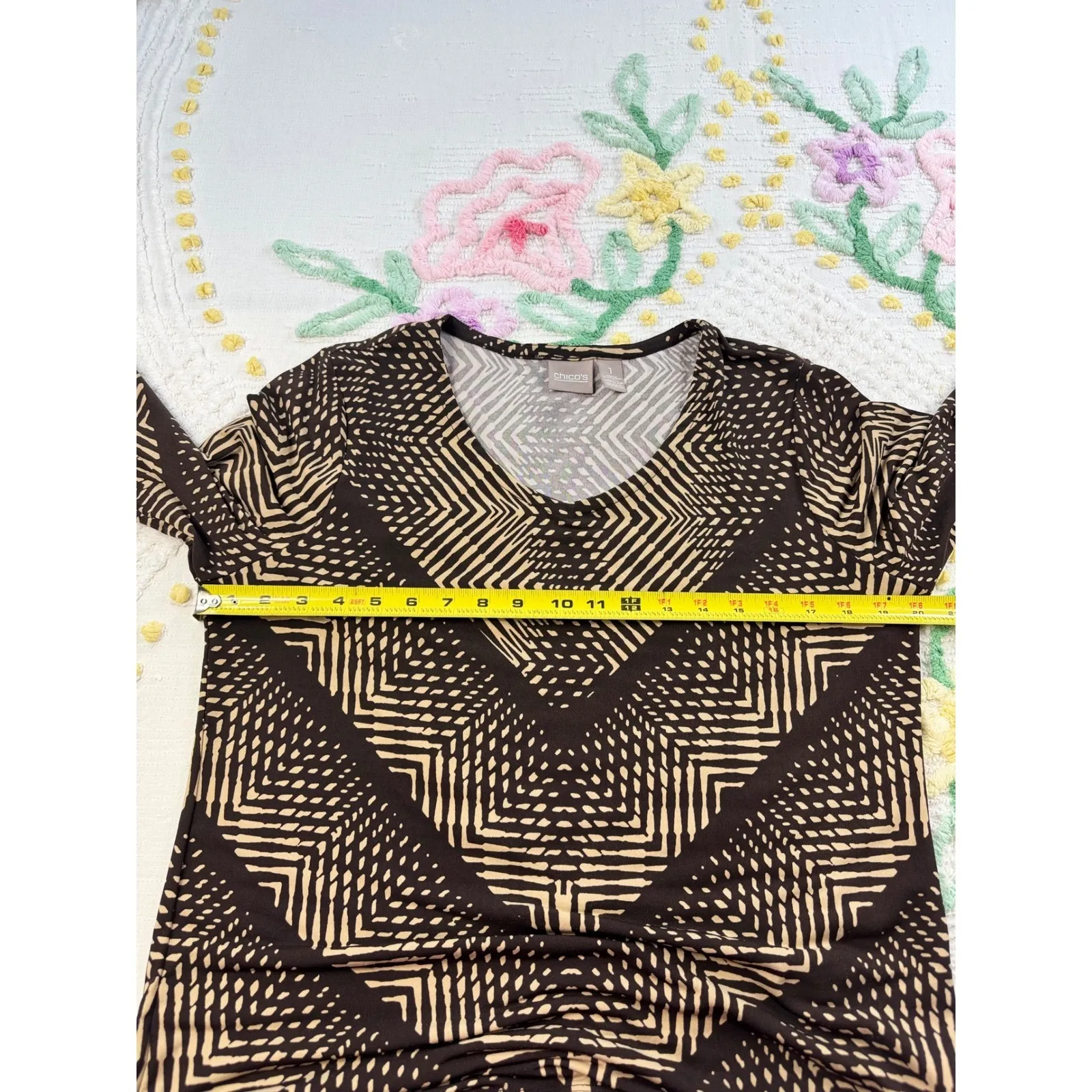 Chicos Top Womens 1 US Geométric Prim  V-neck, 3/4 Gray sleeves (09) - Image 3