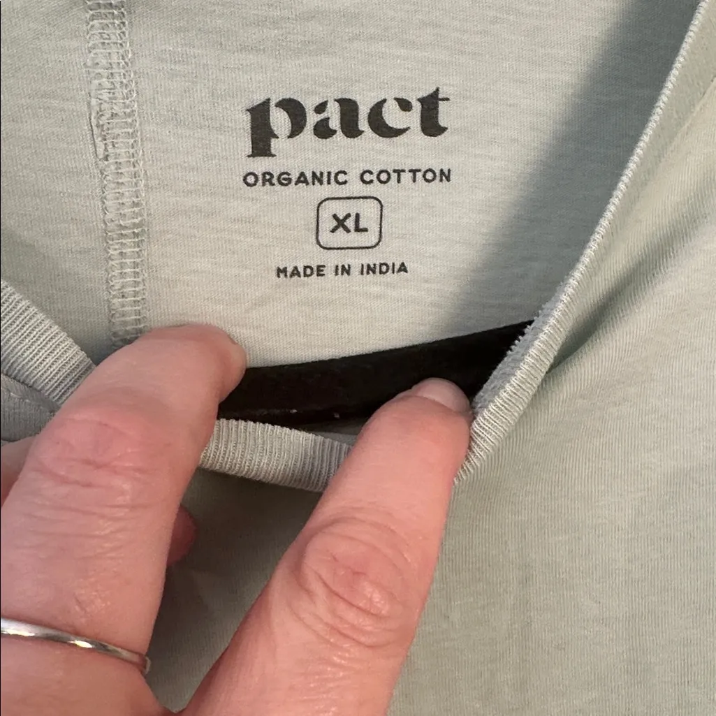 PACT women’s long sleeve front pocket Tee. Size extra large. Mint green. - Image 2