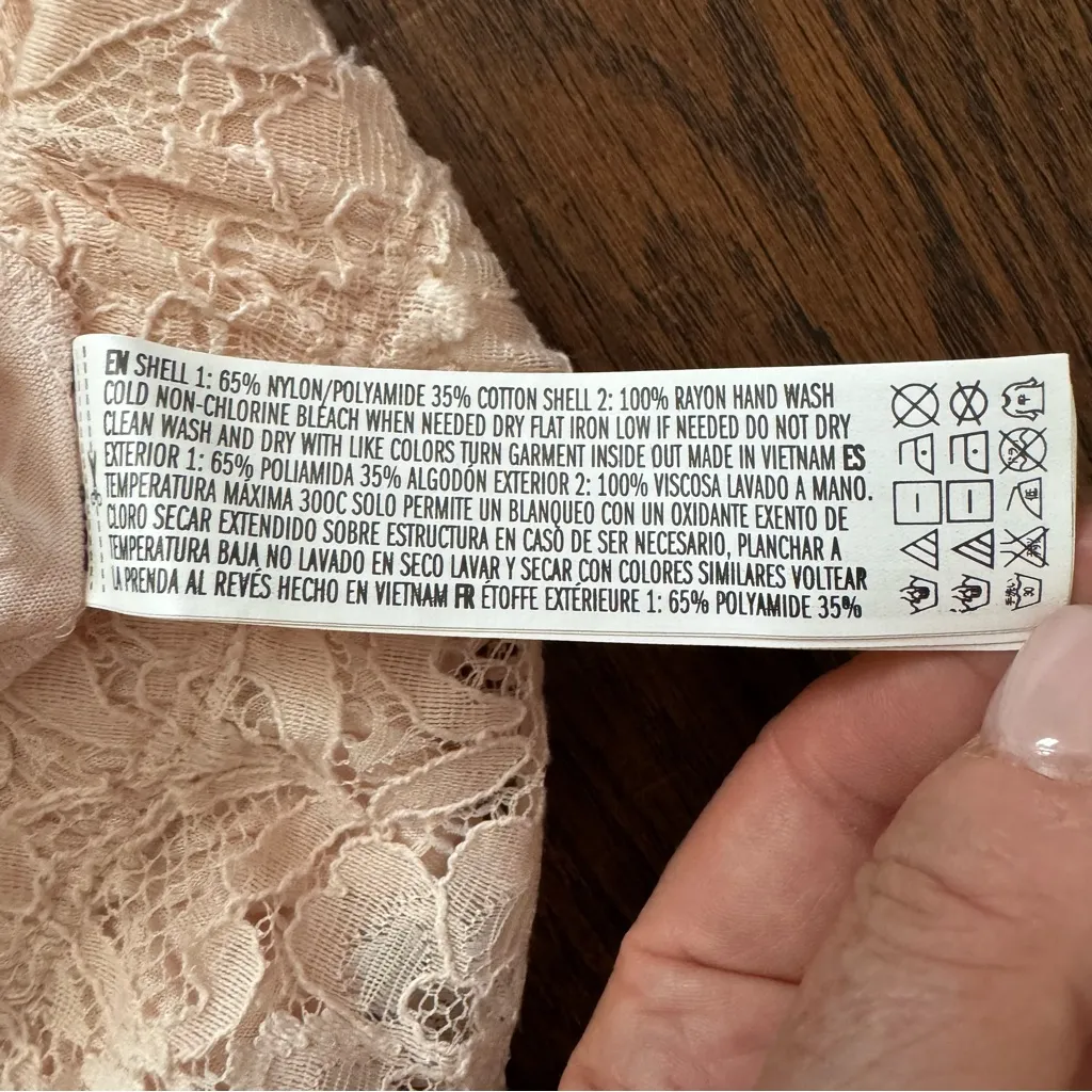 FOREVER 21 short knit blush lace, lined short, size M, NWT - Image 9