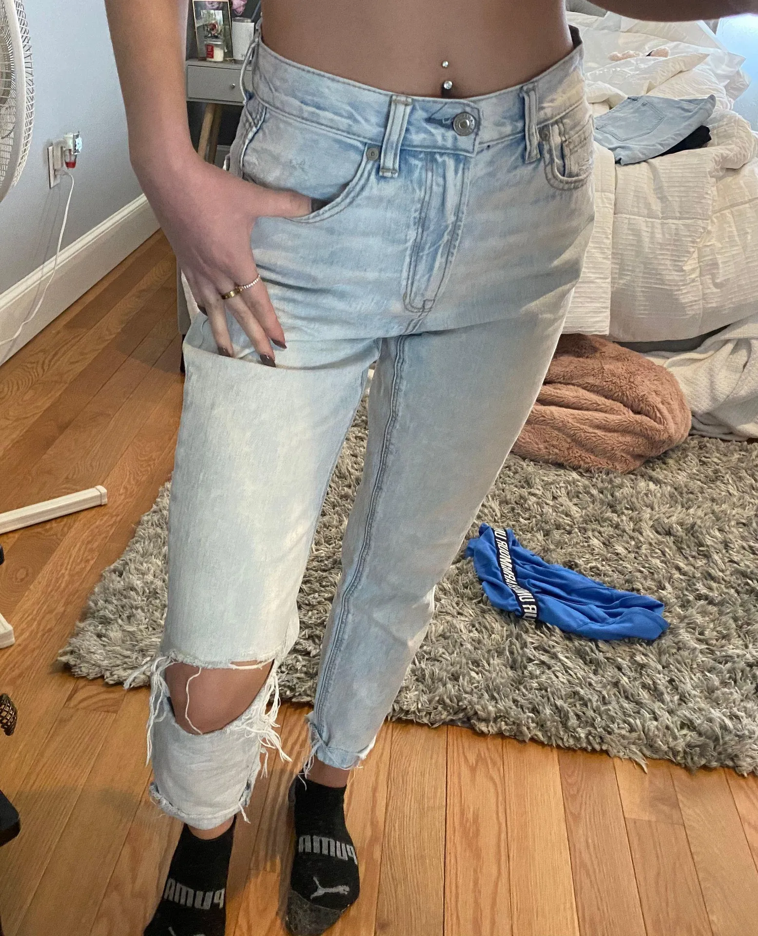 American Eagle Outfitters High Wasted Mom Jeans  - Image 2