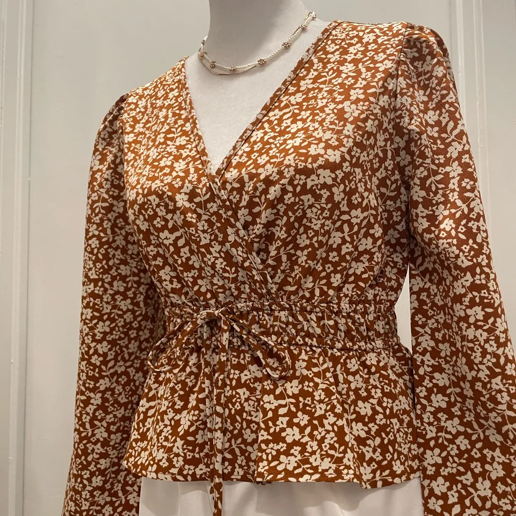 LIKE NEW Timing Rust Orange & White Floral Print Long-Sleeve Crop Blouse - S - Image 3