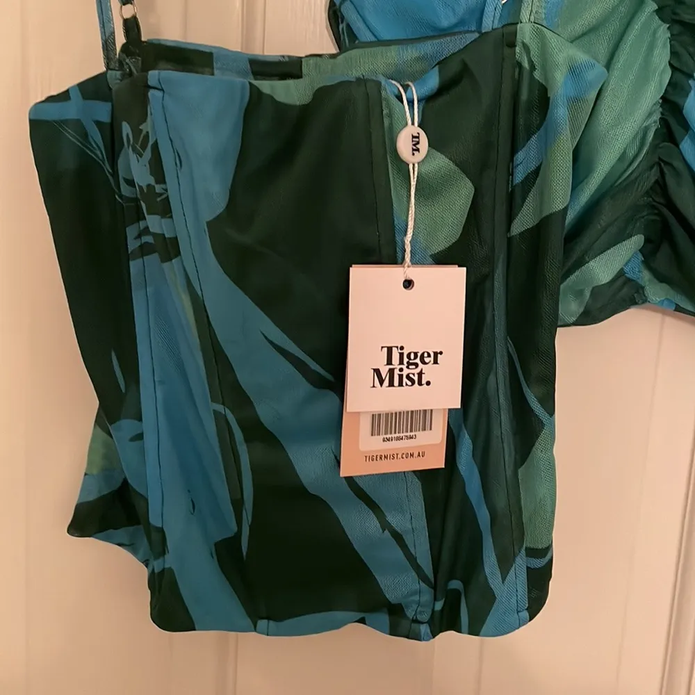 Tiger Mist SET! Brand new. Green blue print. Medium - Image 2