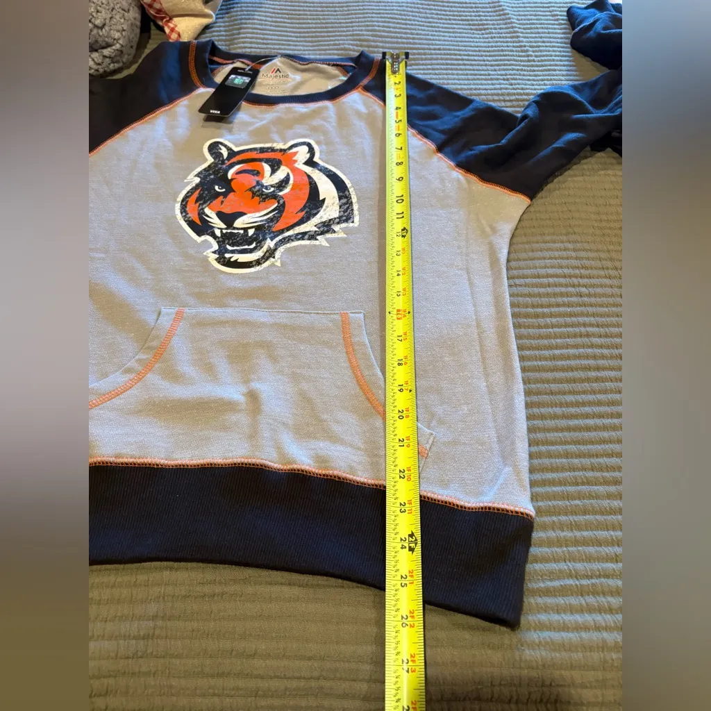 Majestic brand women's Cincinnati Bengals crew neck sweatshirt NWT size M - Image 10