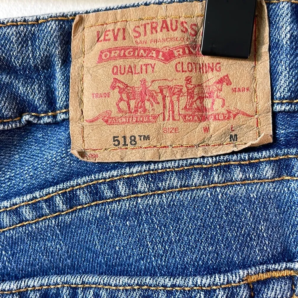 Levi’s junior size 9 super low bootcut denim jeans med wash. - Image 3