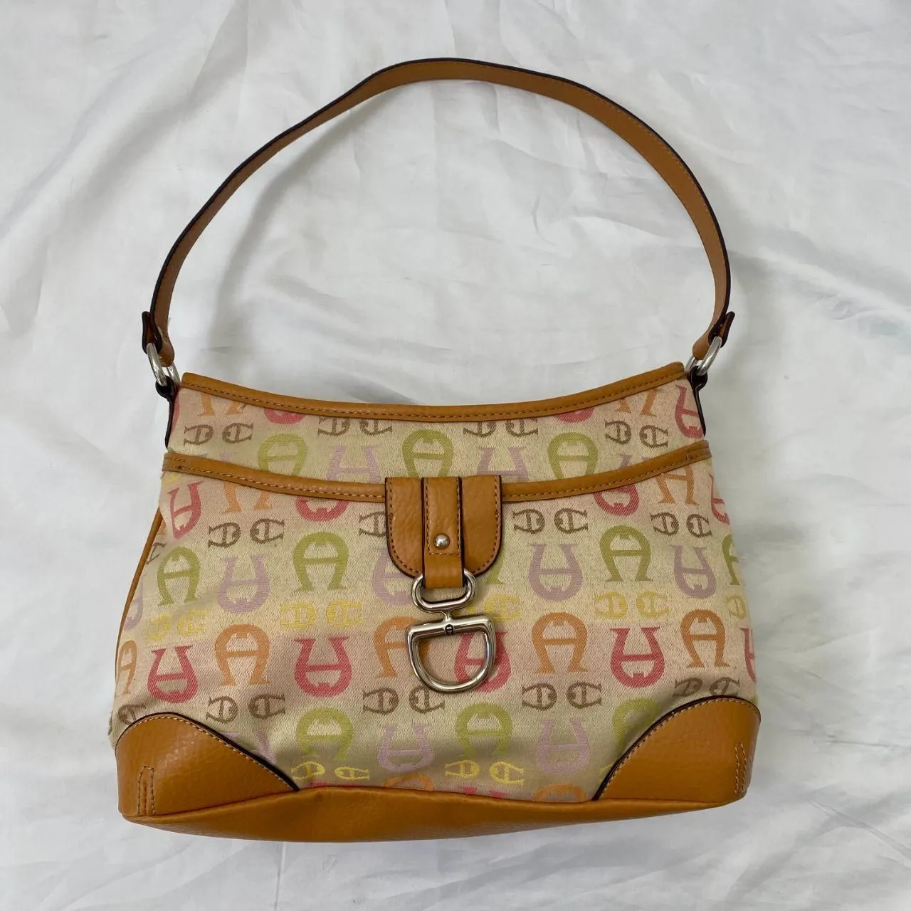 Etienne Aigner Vintage Early 2000's Tan Multi Signature Print Shoulder Bag - Image 2
