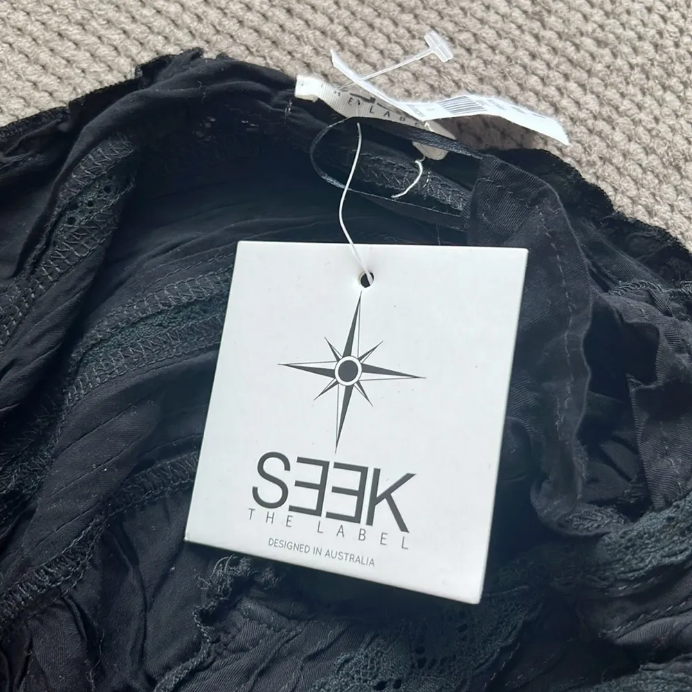 NWT LF SEEK THE LABEL BLACK OFF THE SHOULDER LACE OVERLAY CROP TOP - Image 6