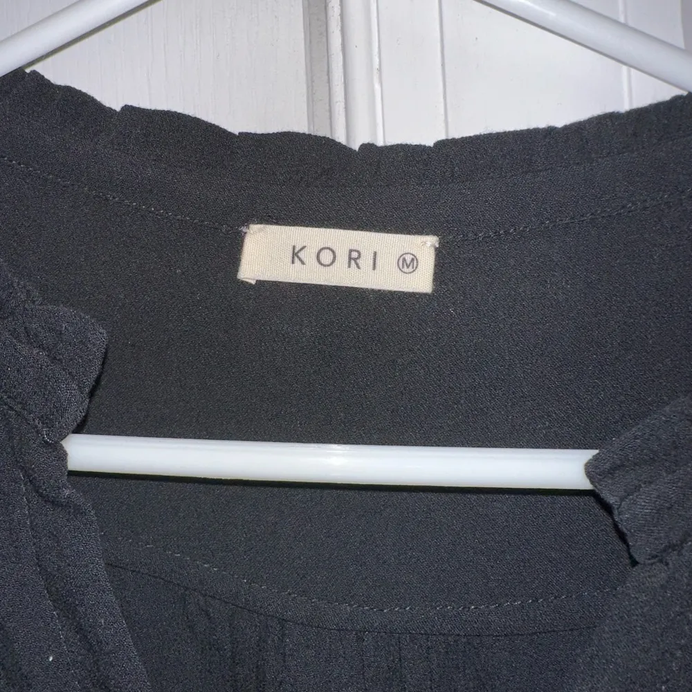 Black sleeveless top - Image 4