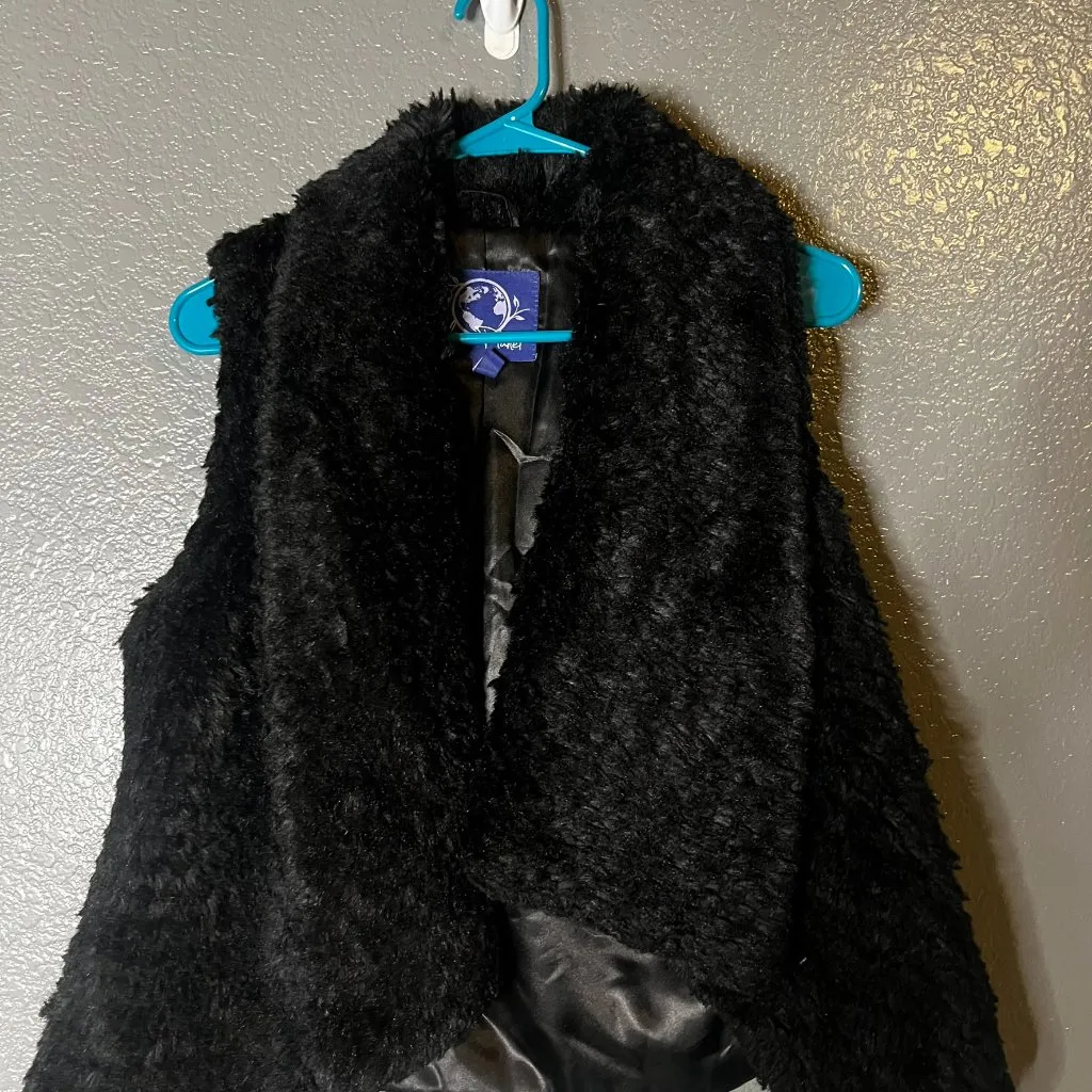 Free Planet Women’s Black Faux Fur Open Front Vest – Sleeveless Layering Piece - Image 5