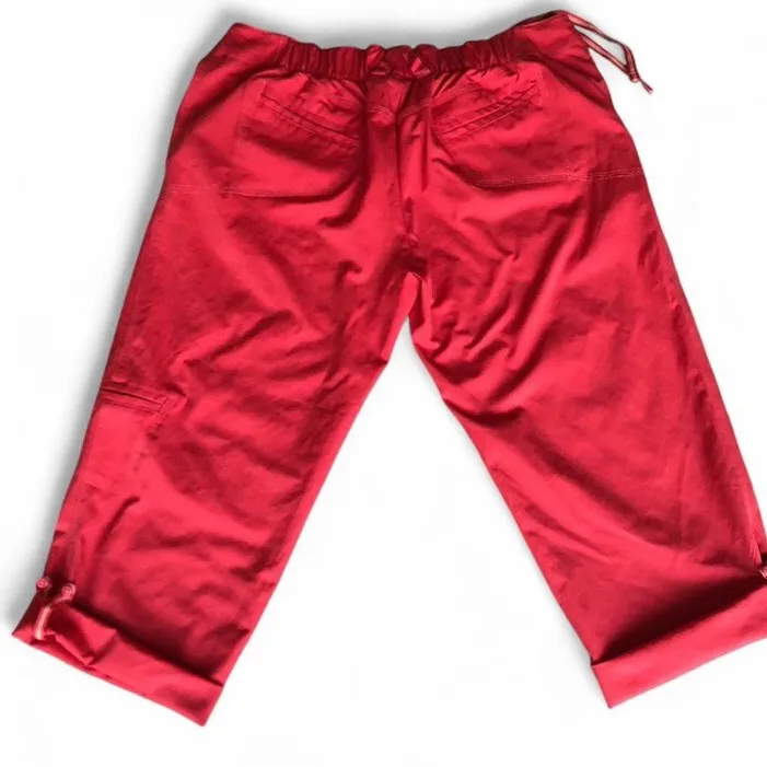 Nike Red Cargo Capri Pants - Image 4