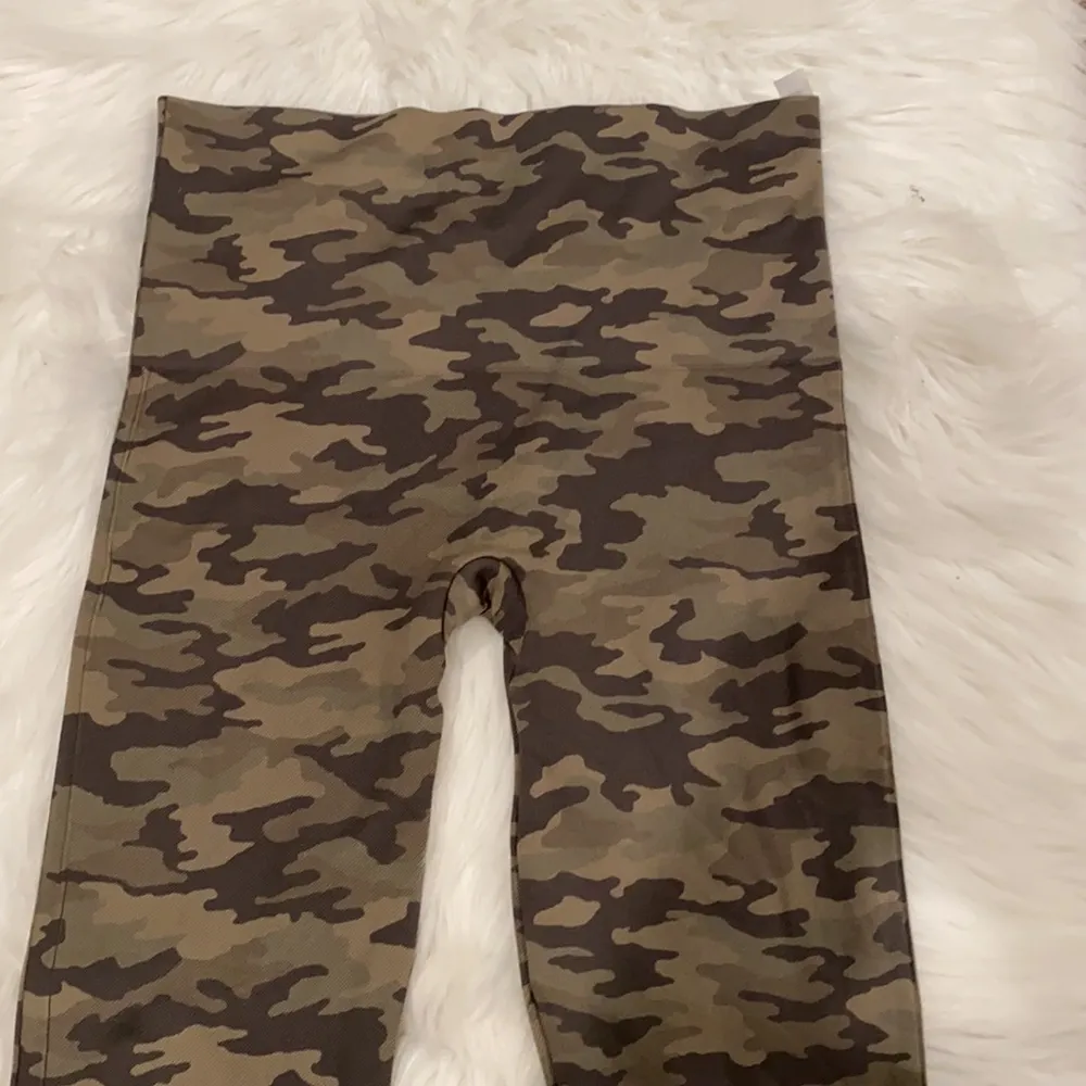 Spanx Look At Me Now Camo Cropped Seamless Legging - Image 4