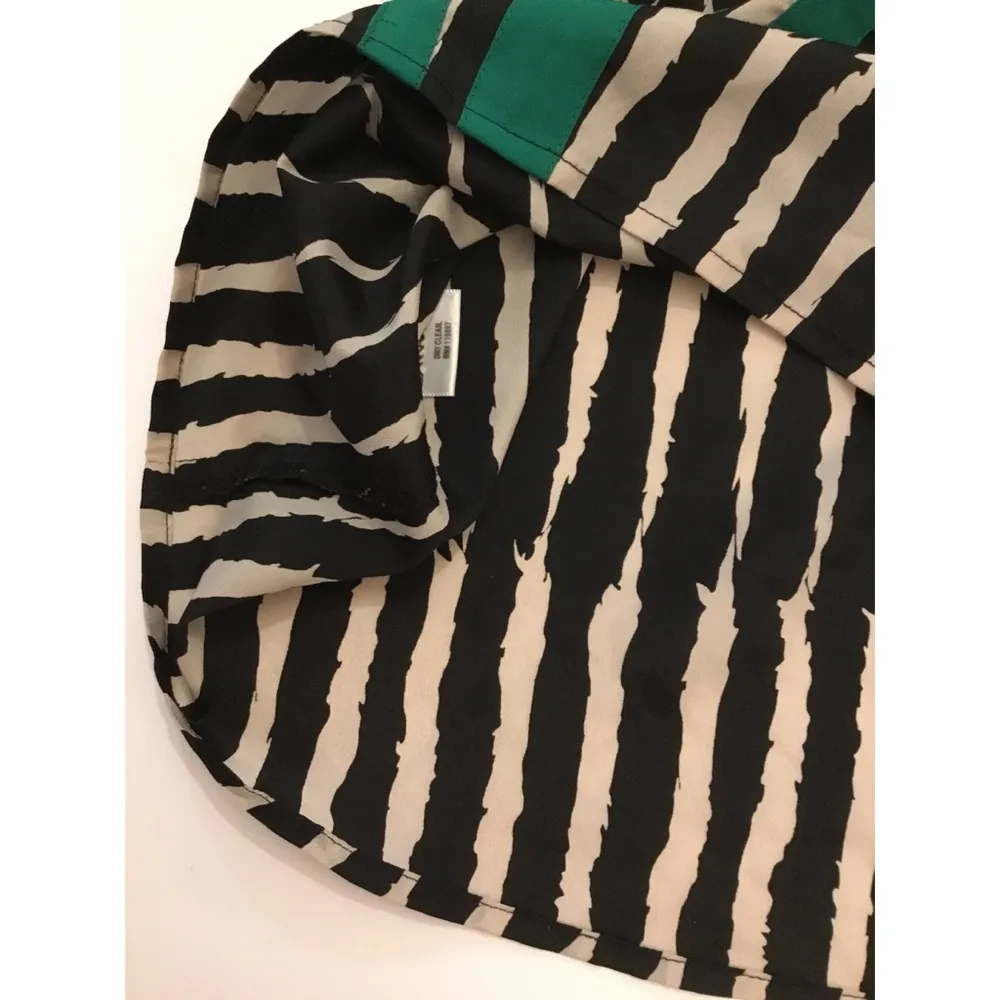 Bar lll- Black/Cream Stripe Short Sleeves Blouse Sz M - Image 6