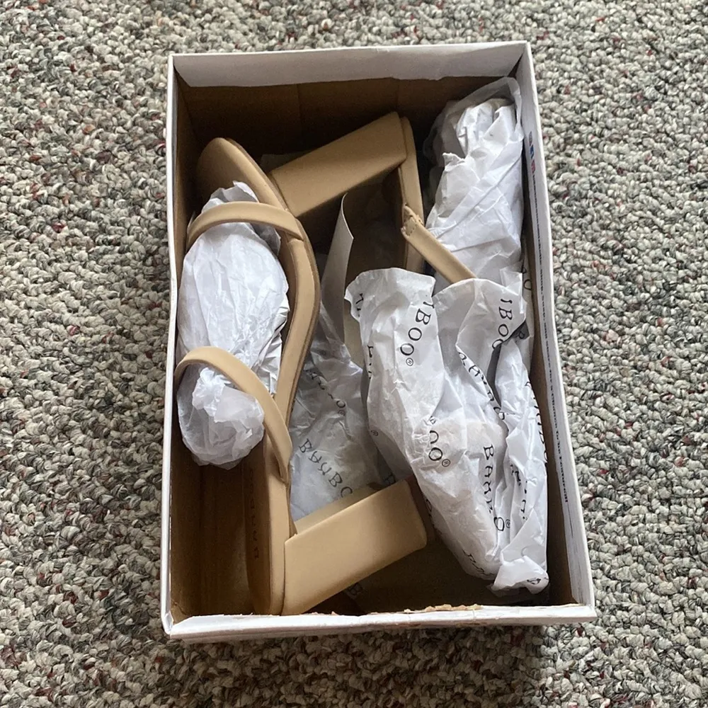 Beige double strap heels - Image 3