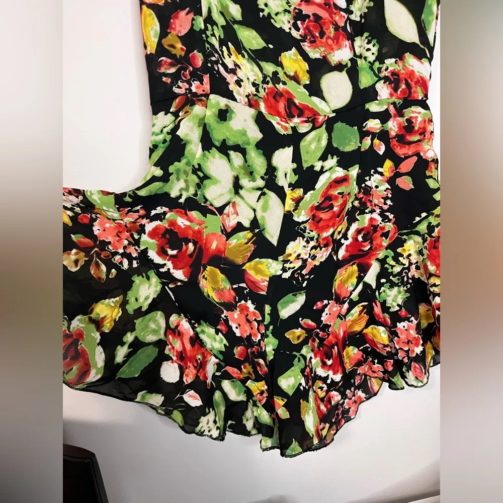 FOREIGN EXCHANGE NWT One Piece Floral Romper Shorts Women’s Sz M - Image 2