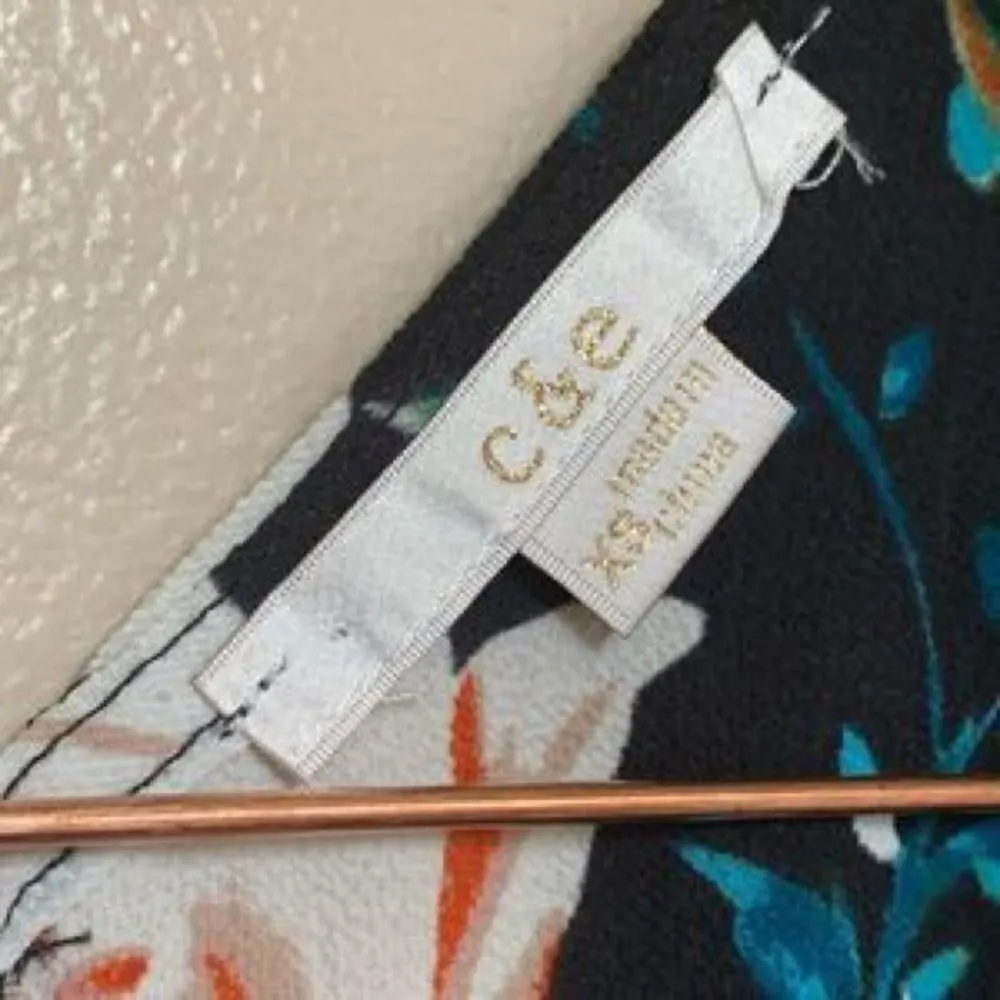 ✨ C&E Cold Shoulder Floral Blouse✨ - Image 5