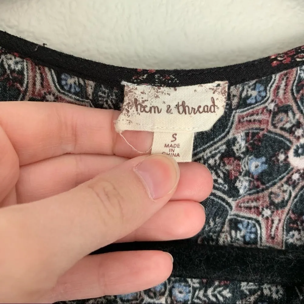 ✨ Hem & Thread Black Floral 3/4 Sleeves Top Small - Image 3