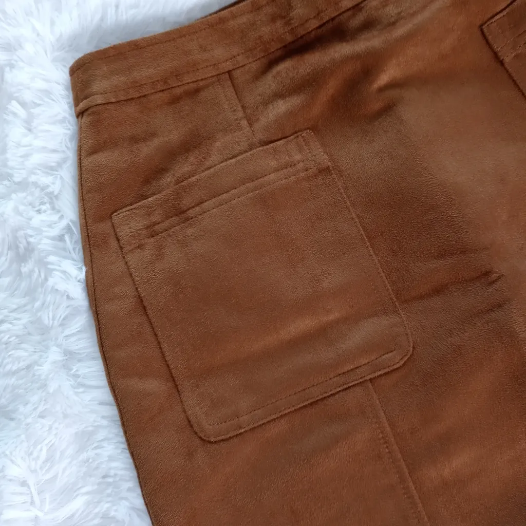 Old Navy Women's Mini Skirt Faux Suede Size 2 - Image 3